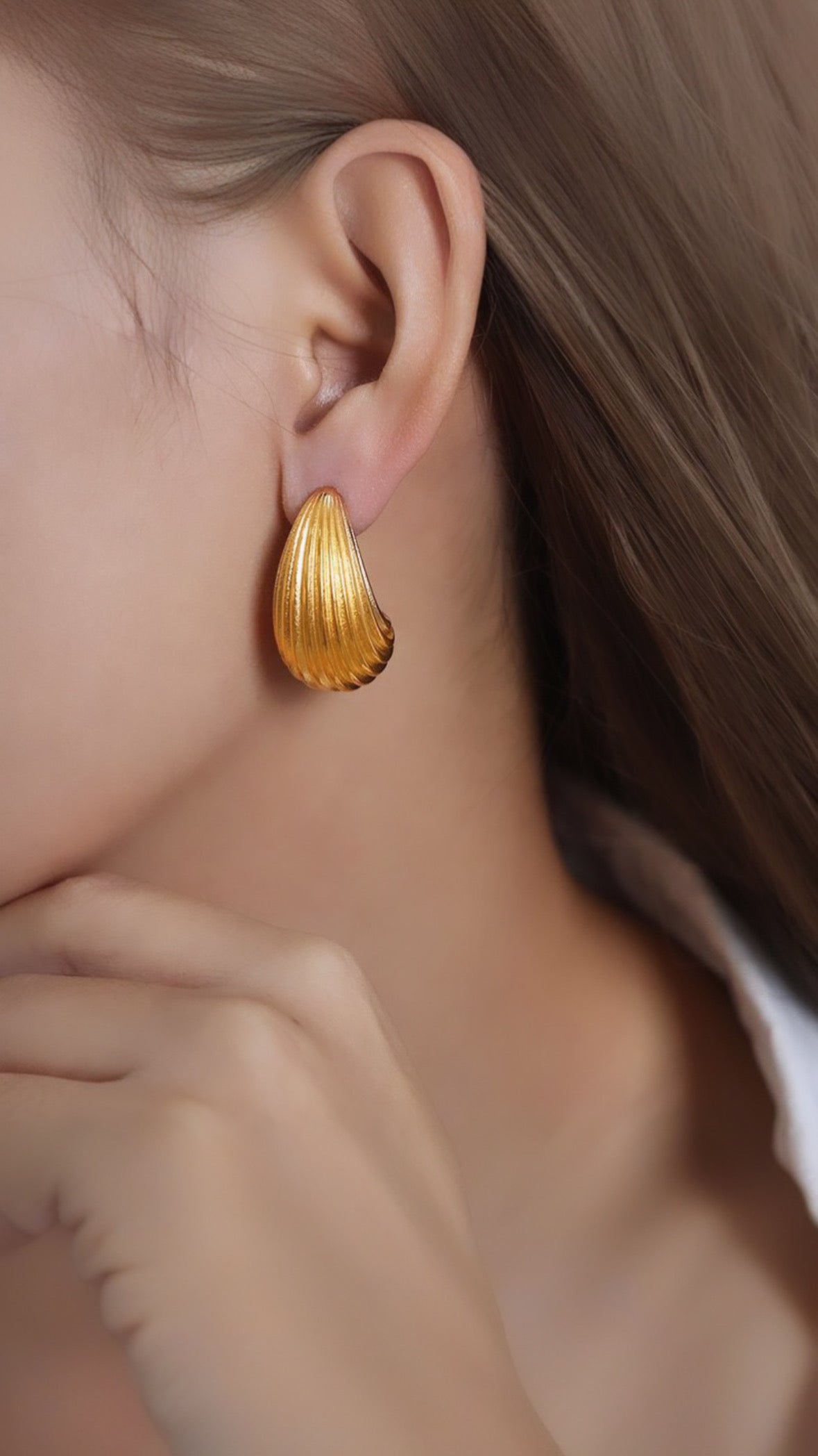 Shell drop earring